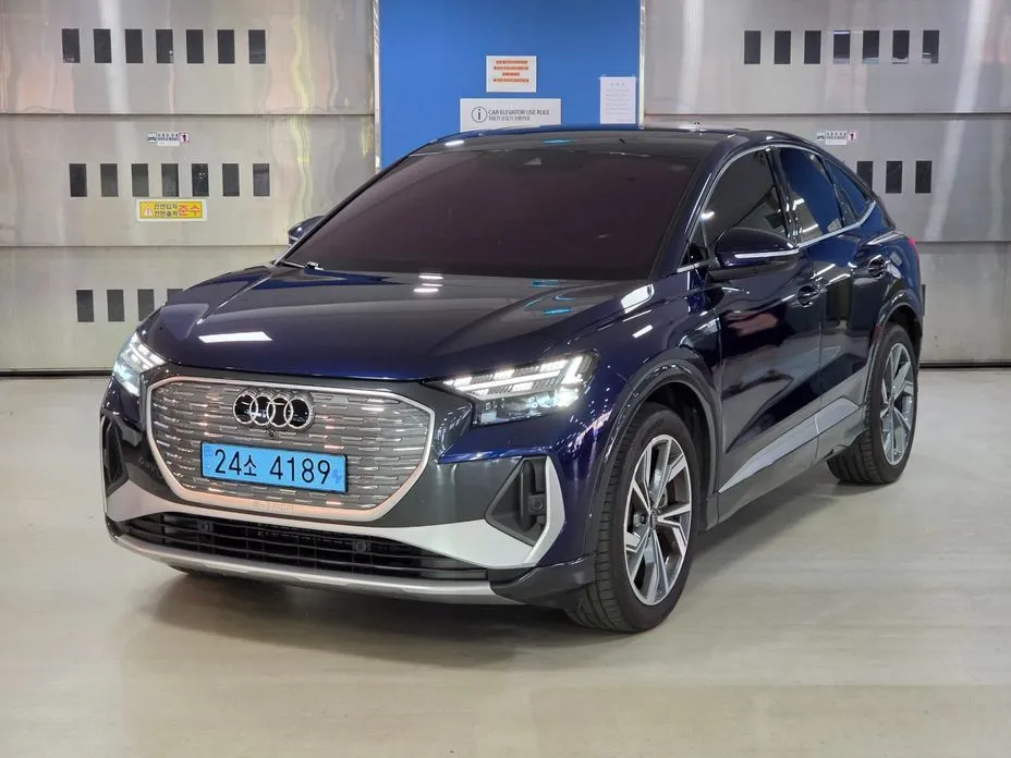 Audi Q4 e-tron — фото 1