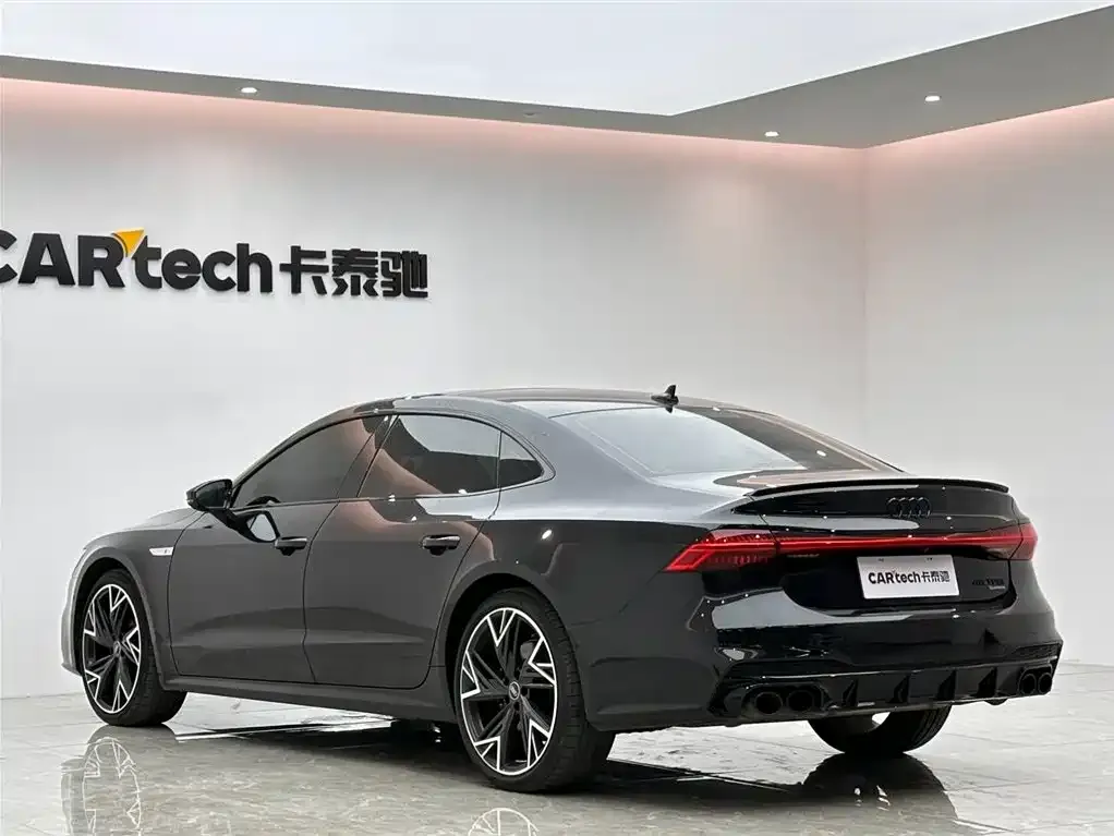 Audi A7L — фото 10
