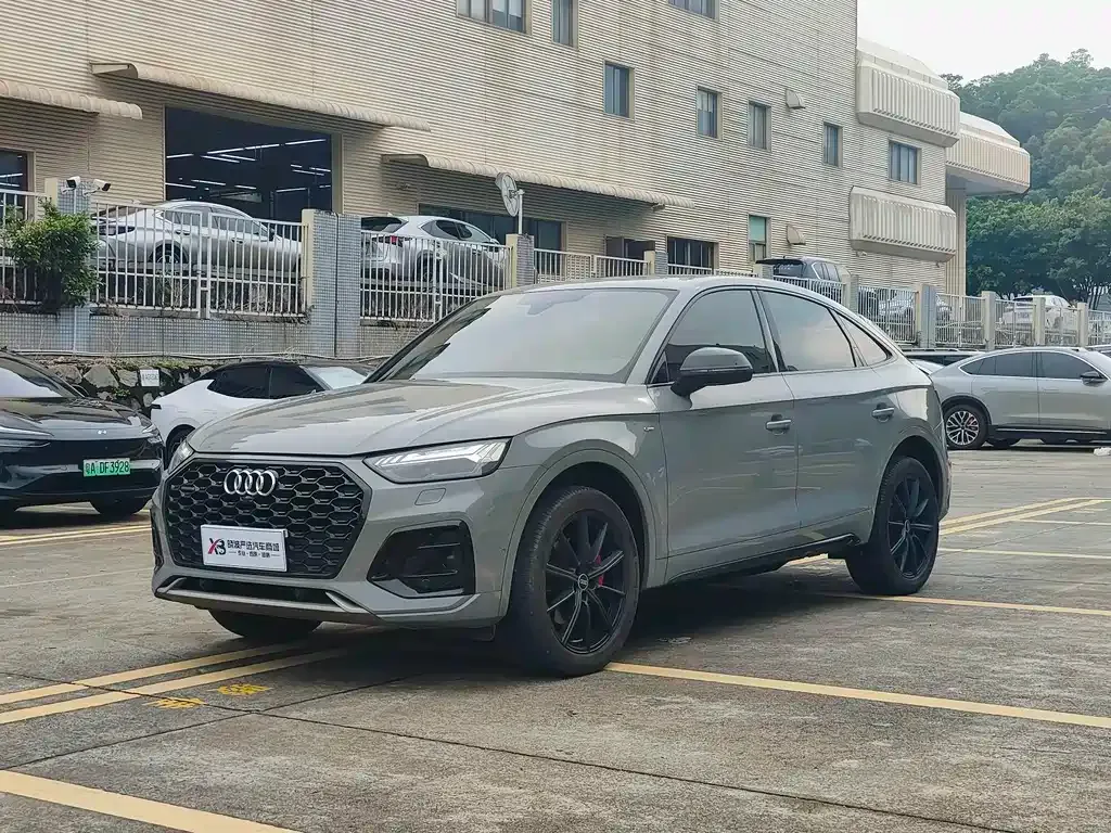 Audi Q5L Sportback — фото 1