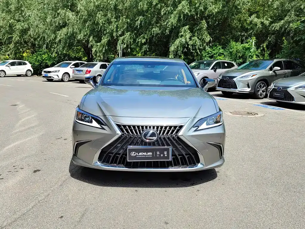 Lexus ES — фото 1