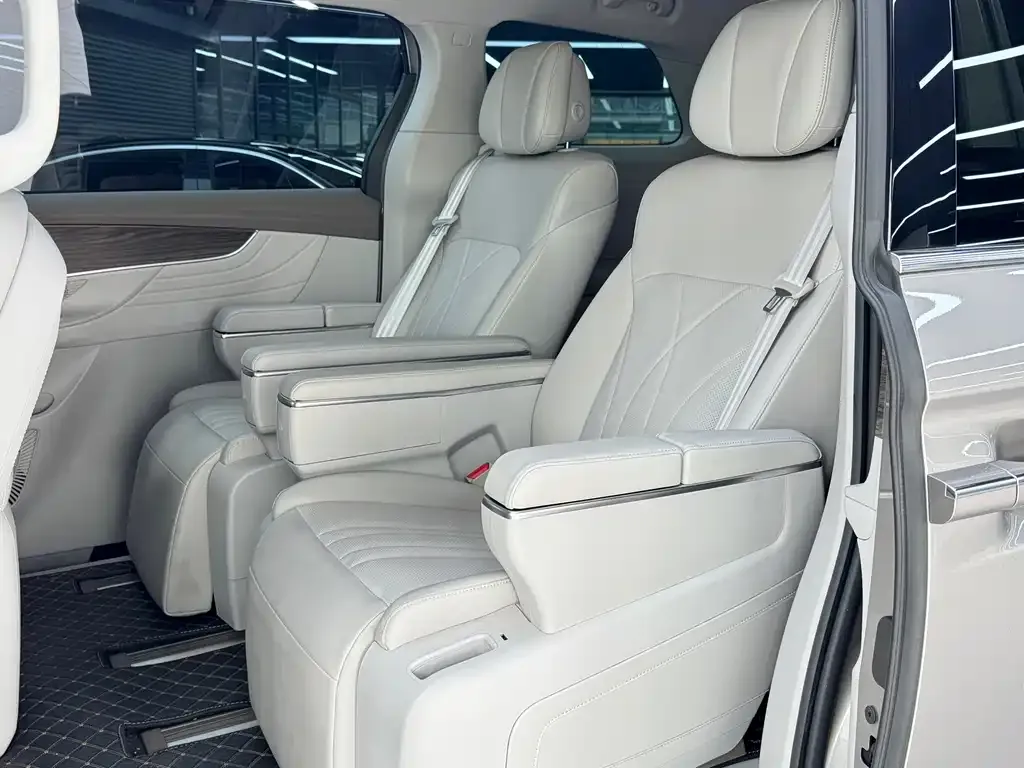 Roewe iMAX8 New Energy — фото 2