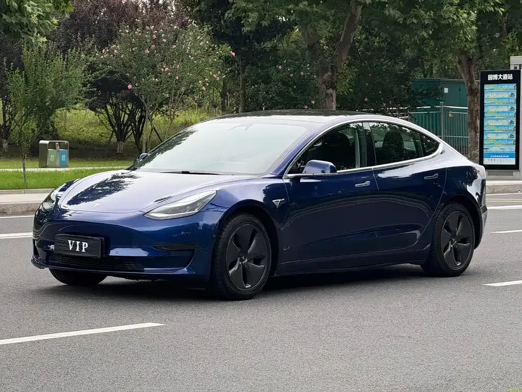 Tesla Model 3 — фото 1