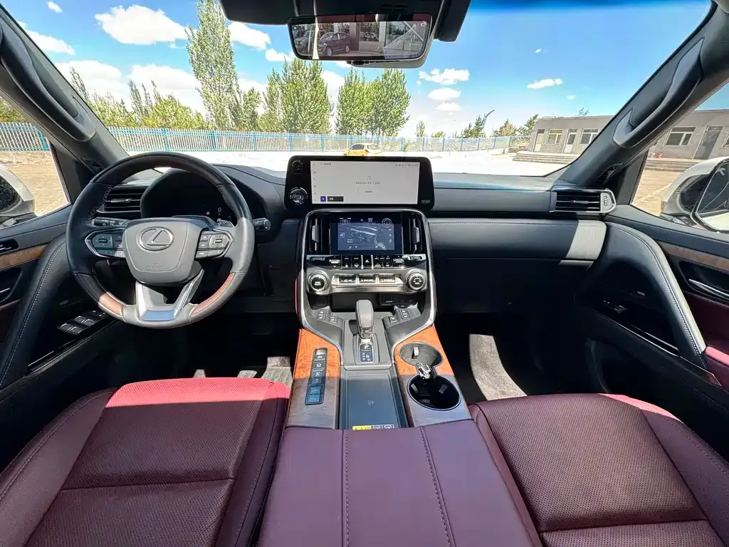 Lexus LX — фото 10
