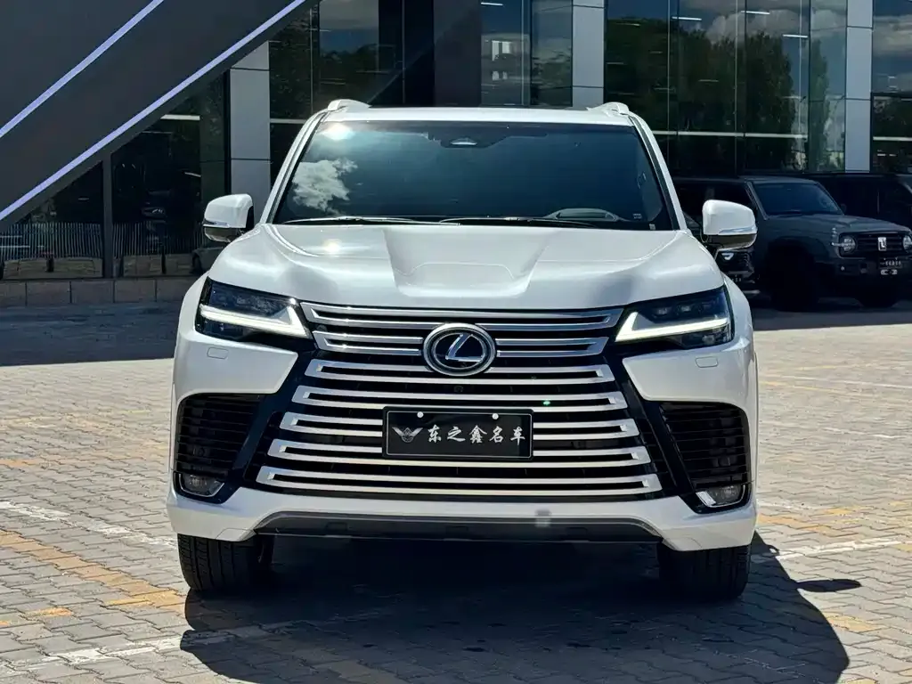 Lexus LX — фото 2