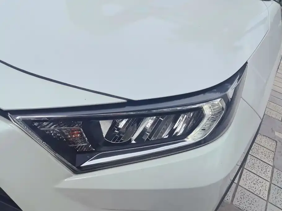 Toyota RAV4 — фото 2
