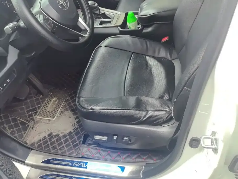 Toyota RAV4 — фото 10