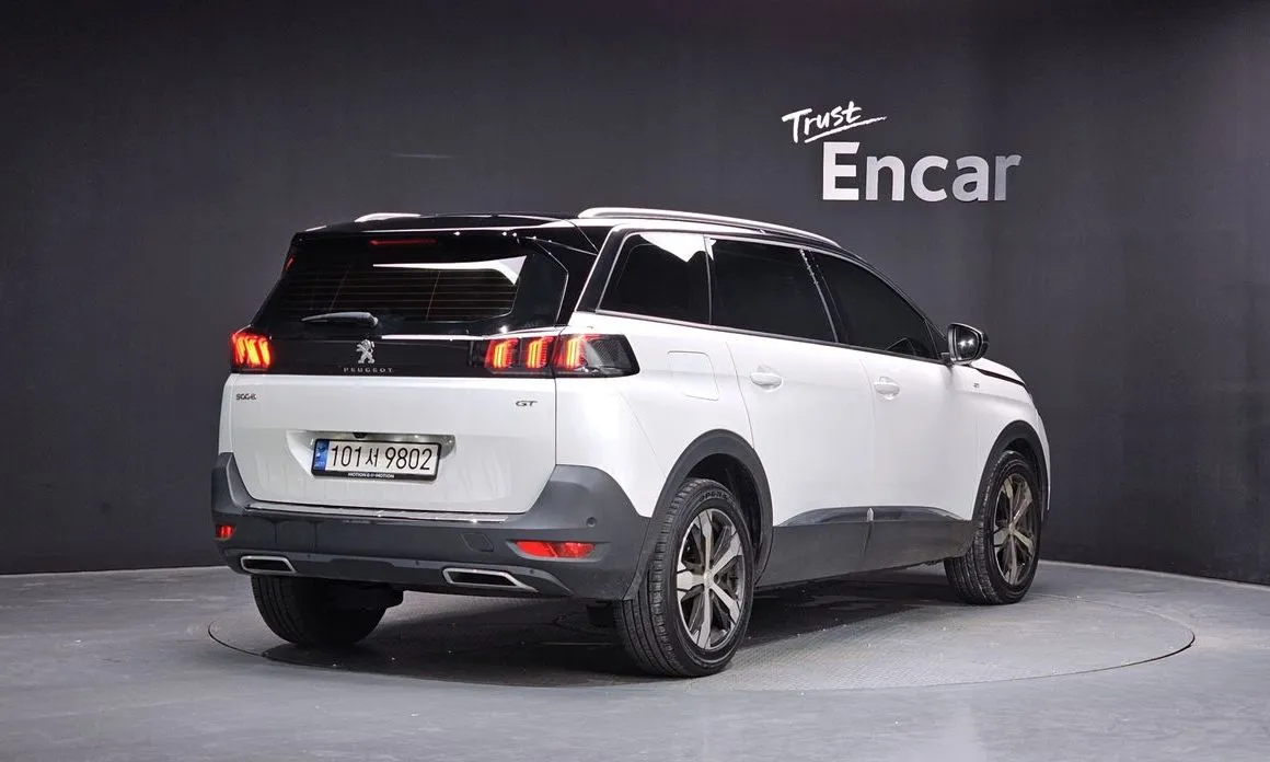 Peugeot 5008 — фото 10