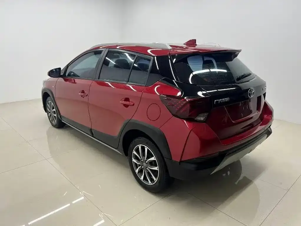 Toyota Yaris L — фото 2