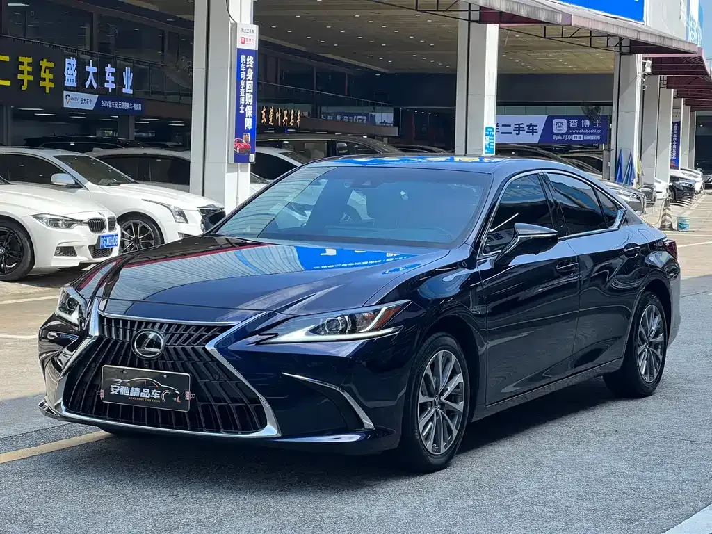 Lexus ES — фото 1