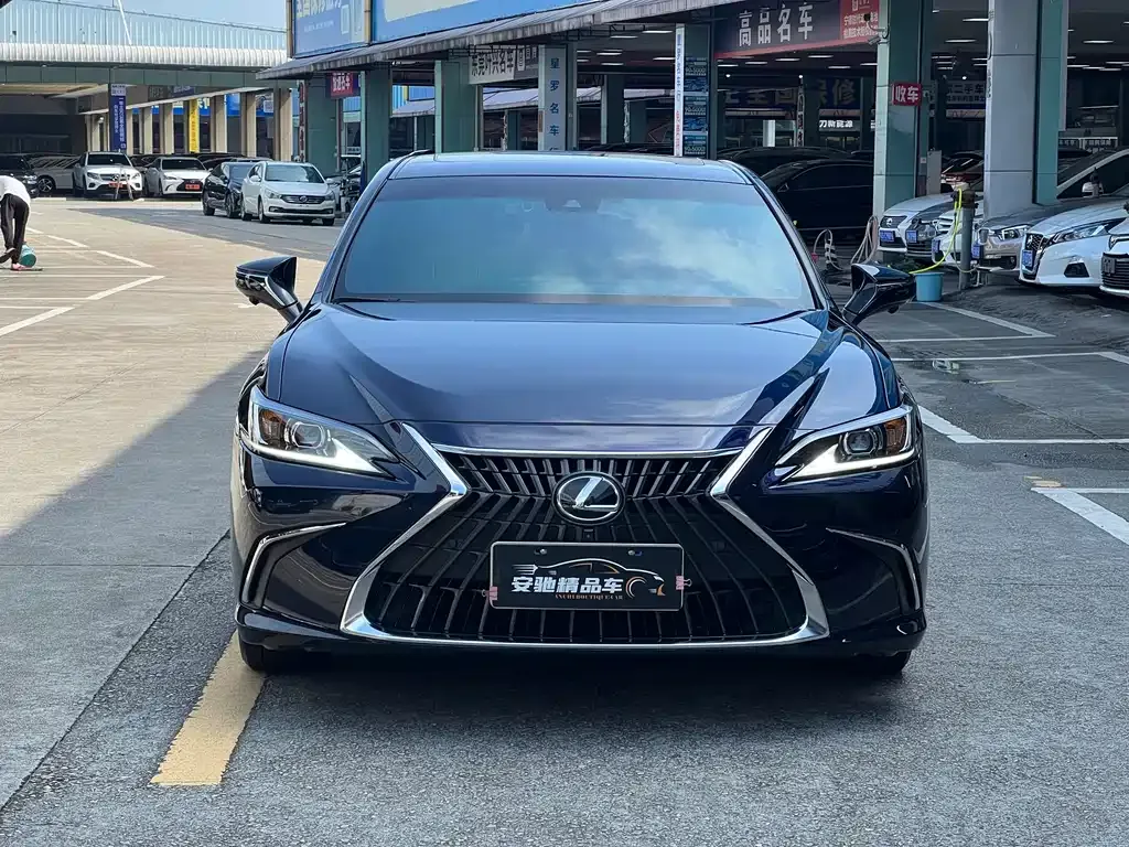 Lexus ES — фото 10
