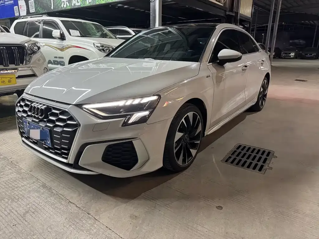 Audi A3 — фото 1