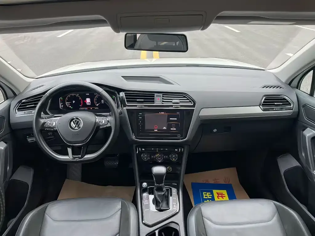 Volkswagen Tiguan L — фото 4