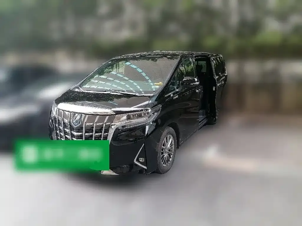 Toyota Alphard — фото 1