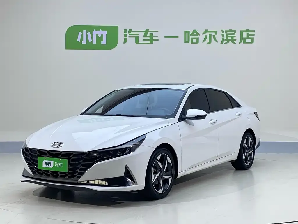 Hyundai Elantra — фото 1