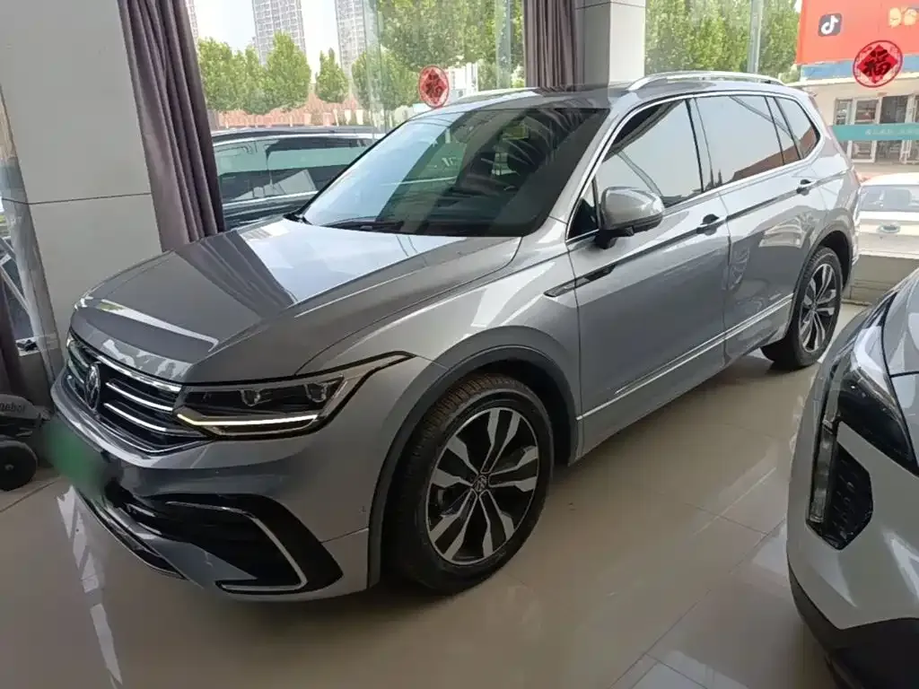 Volkswagen Tiguan L — фото 9