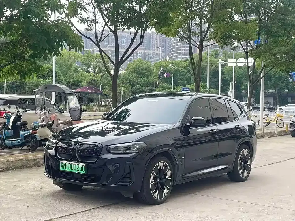 BMW iX3 — фото 1