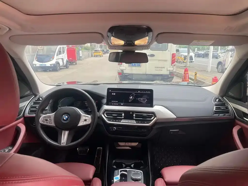 BMW iX3 — фото 2
