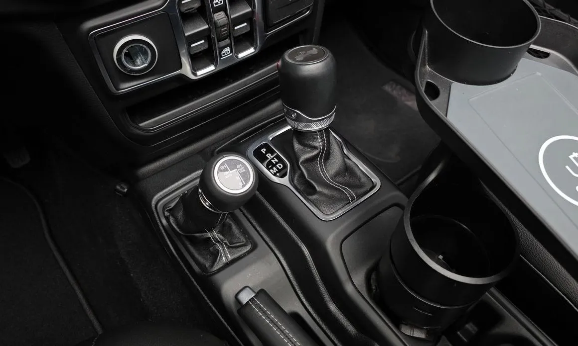 Jeep Wrangler — фото 10