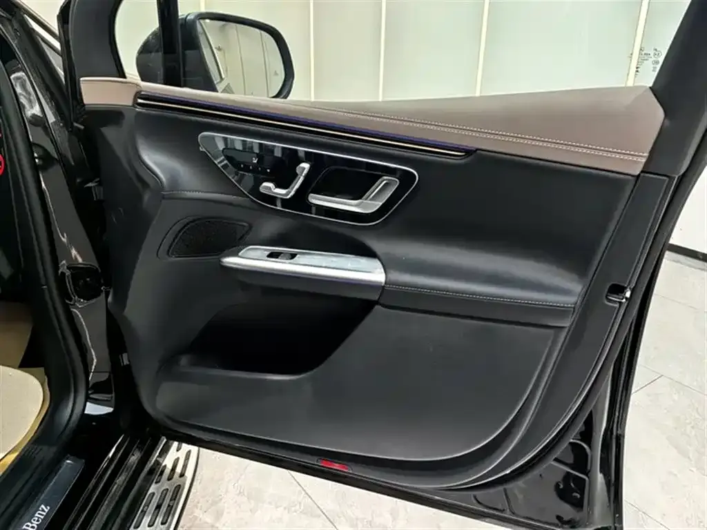 Mercedes-Benz EQE SUV — фото 4