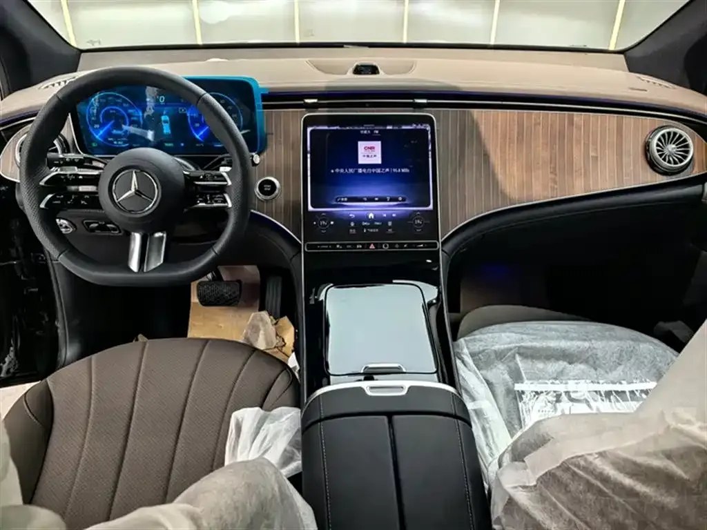 Mercedes-Benz EQE SUV — фото 6