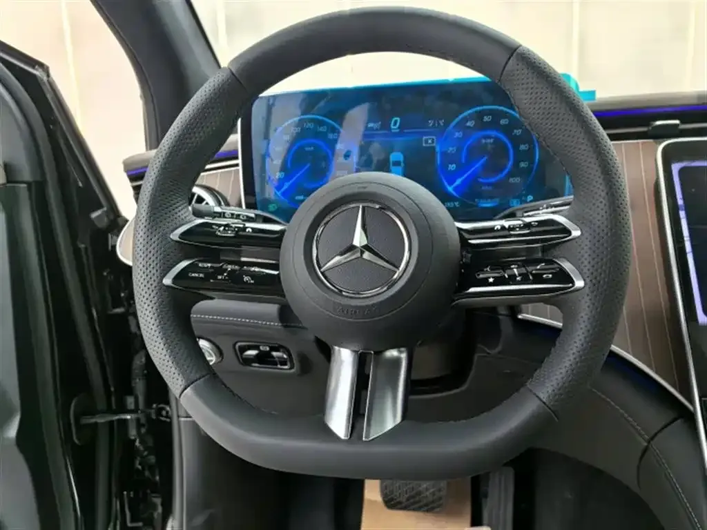 Mercedes-Benz EQE SUV — фото 3