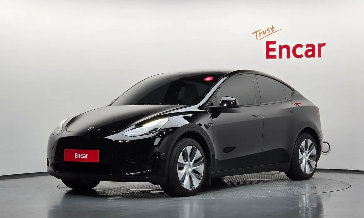 Tesla Model Y — фото 1