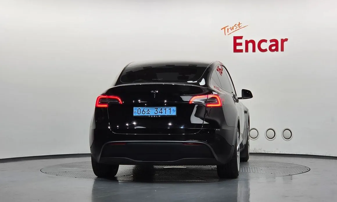 Tesla Model Y — фото 8