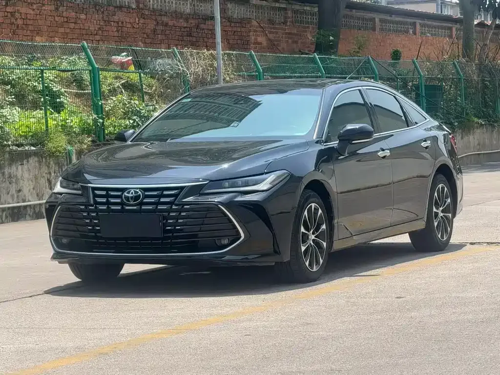 Toyota Avalon — фото 1