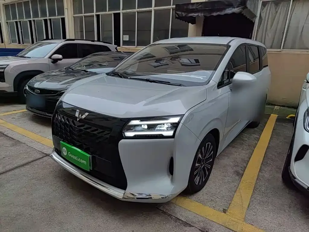 Wuling Starlight 730 New Energy — фото 1