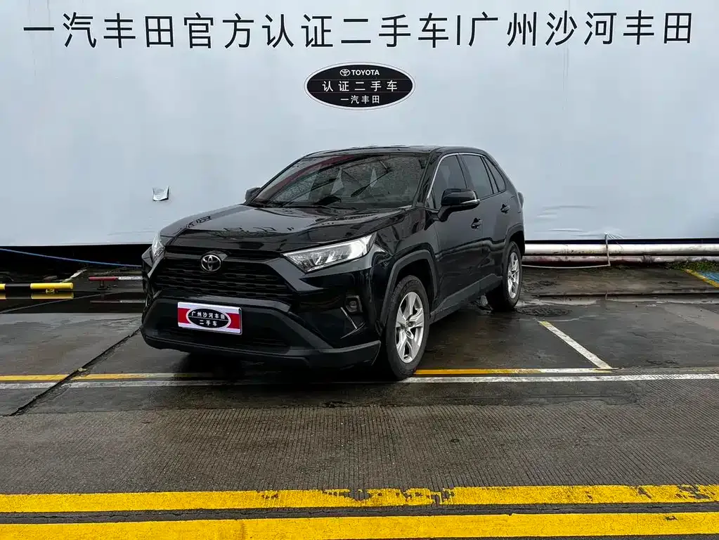 Toyota RAV4 — фото 1