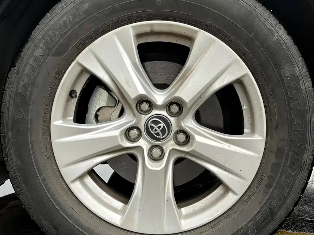 Toyota RAV4 — фото 4