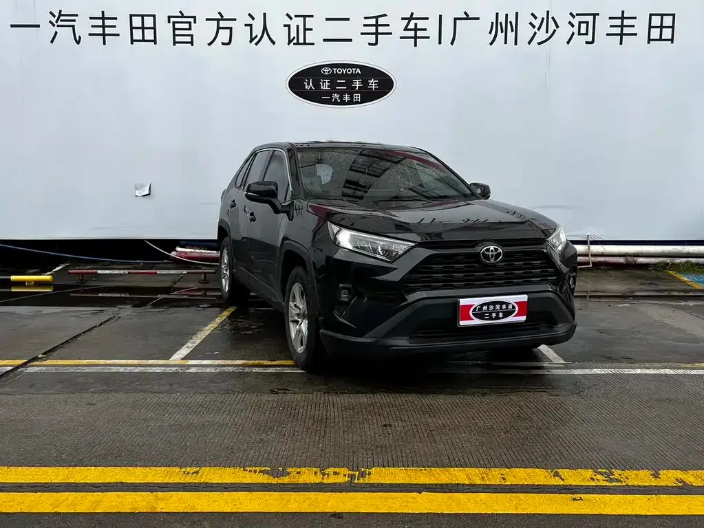 Toyota RAV4 — фото 8