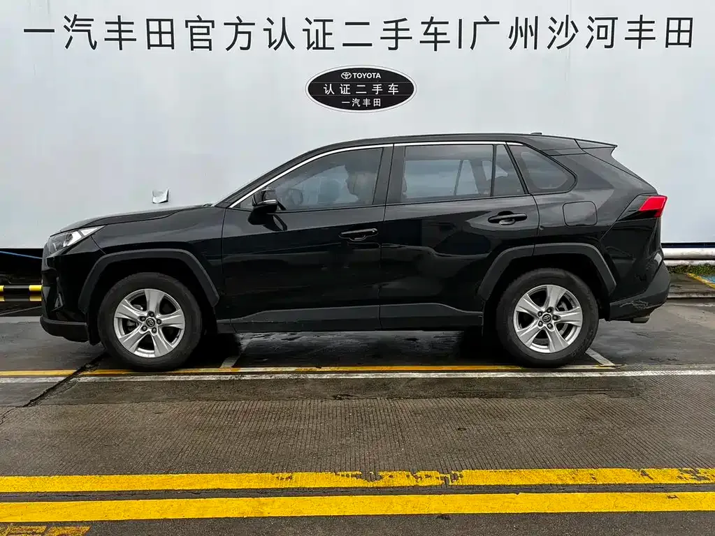 Toyota RAV4 — фото 7