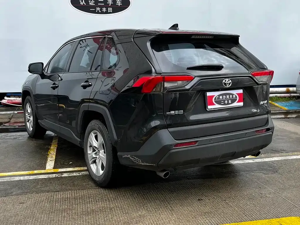 Toyota RAV4 — фото 5