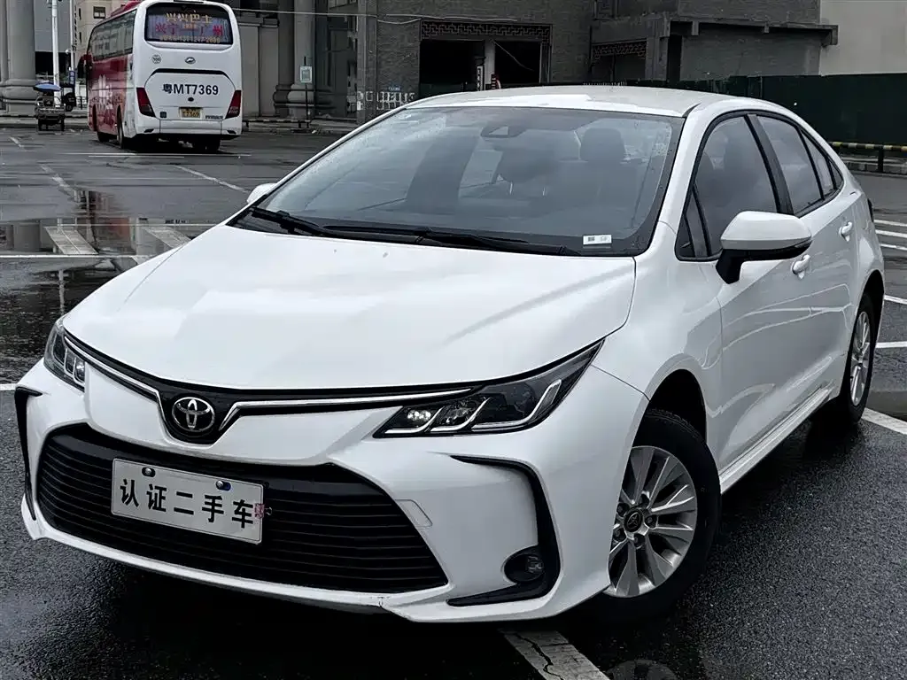 Toyota Corolla — фото 1