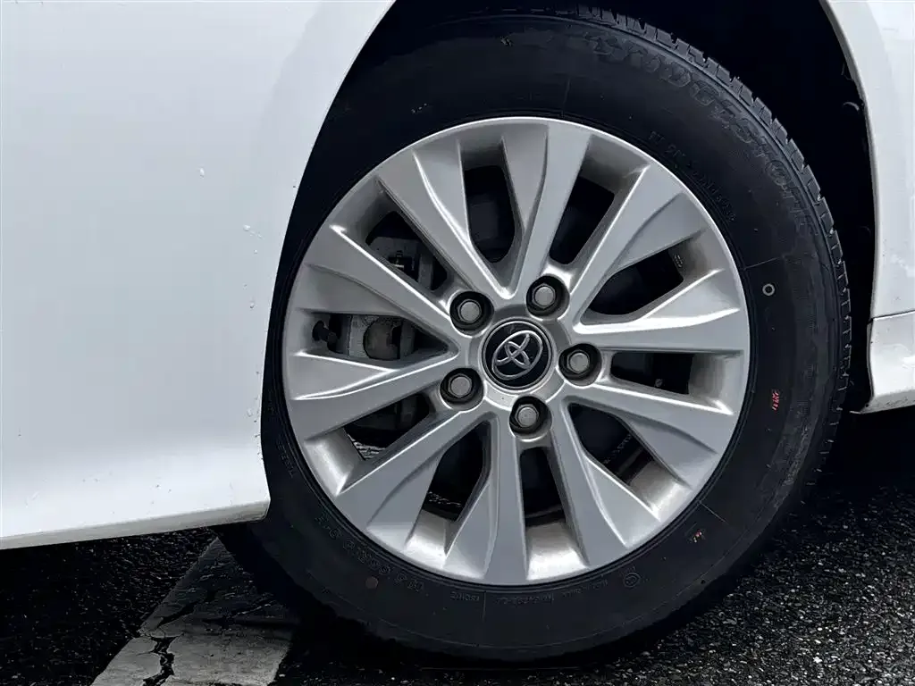 Toyota Corolla — фото 6