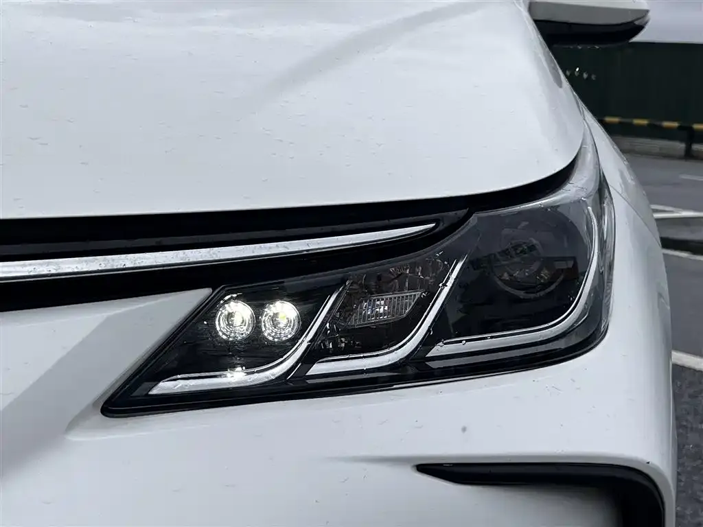 Toyota Corolla — фото 4