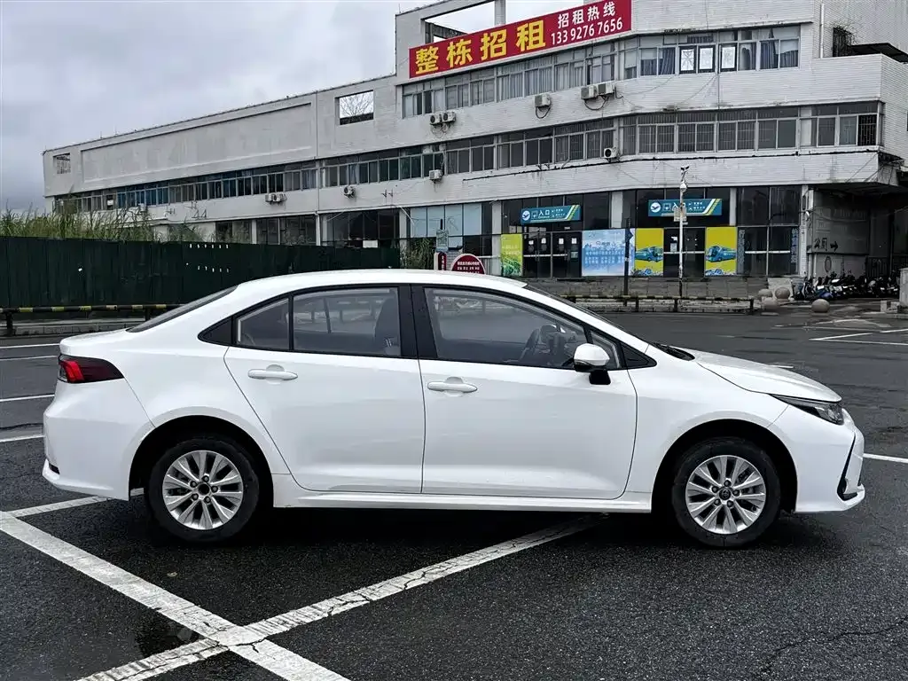 Toyota Corolla — фото 9