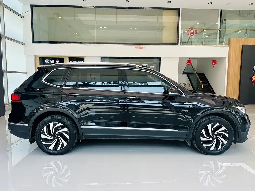 Volkswagen Tiguan L — фото 6