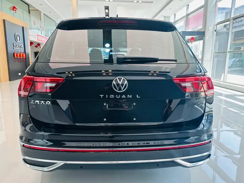 Volkswagen Tiguan L — фото 8