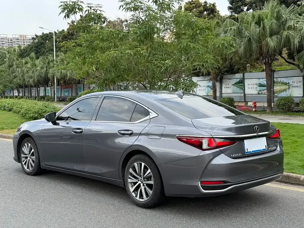 Lexus ES — фото 10