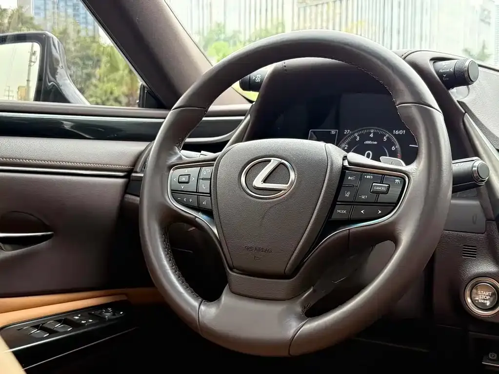 Lexus ES — фото 4