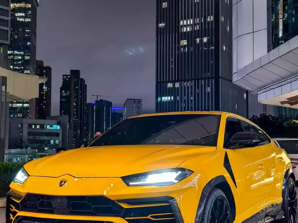 Lamborghini Urus — фото 1