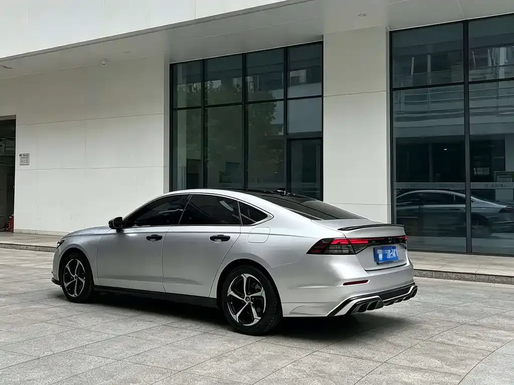 Honda Accord — фото 6
