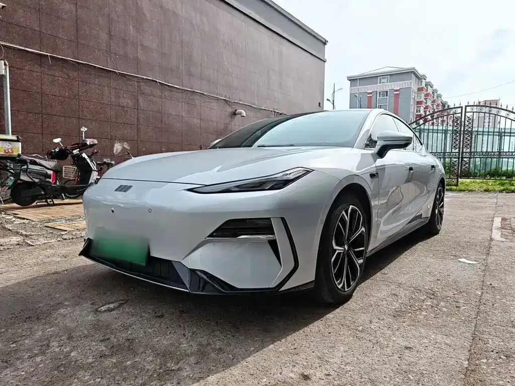 Geely Galaxy E8 — фото 1