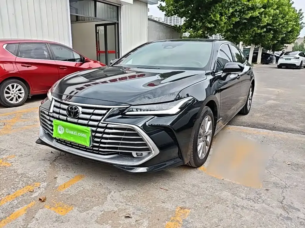 Toyota Avalon — фото 1