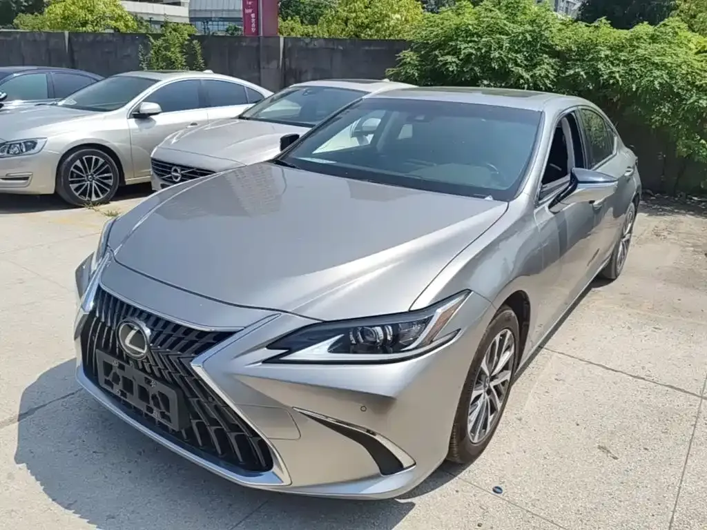 Lexus ES — фото 1
