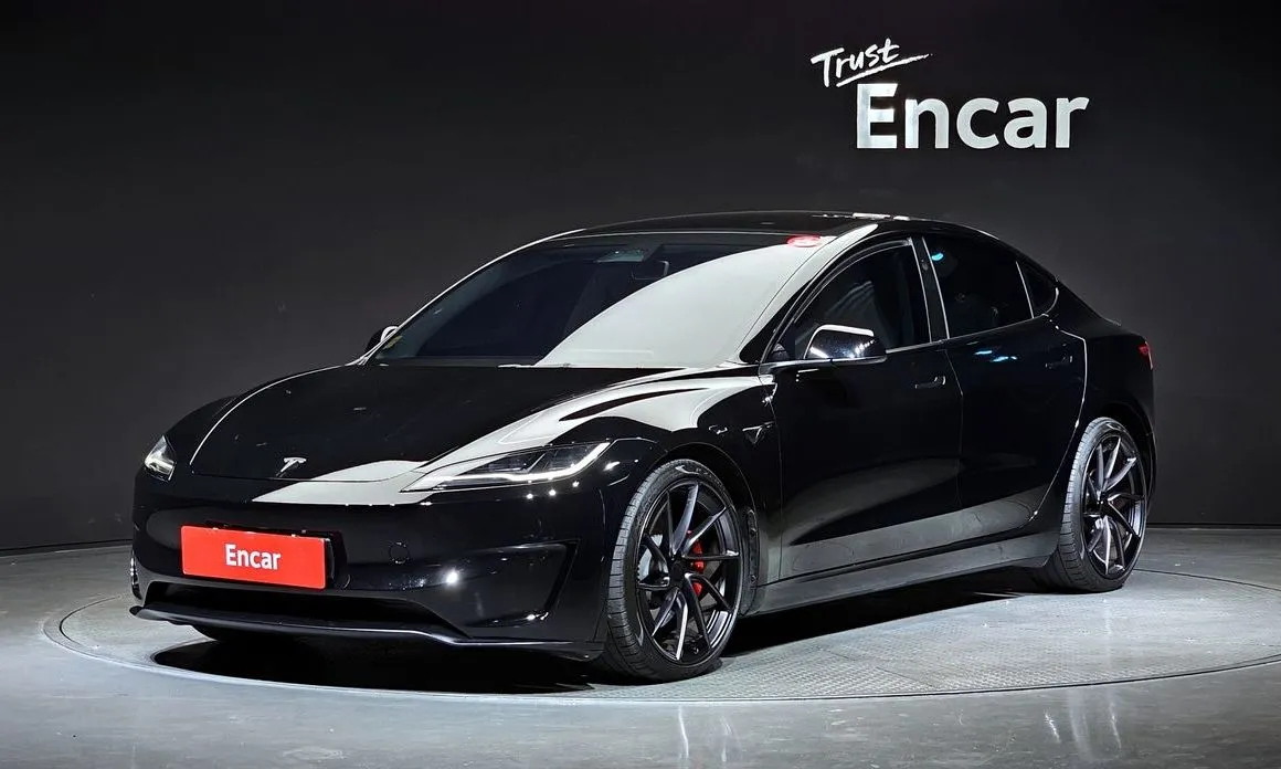 Tesla Model 3 — фото 1