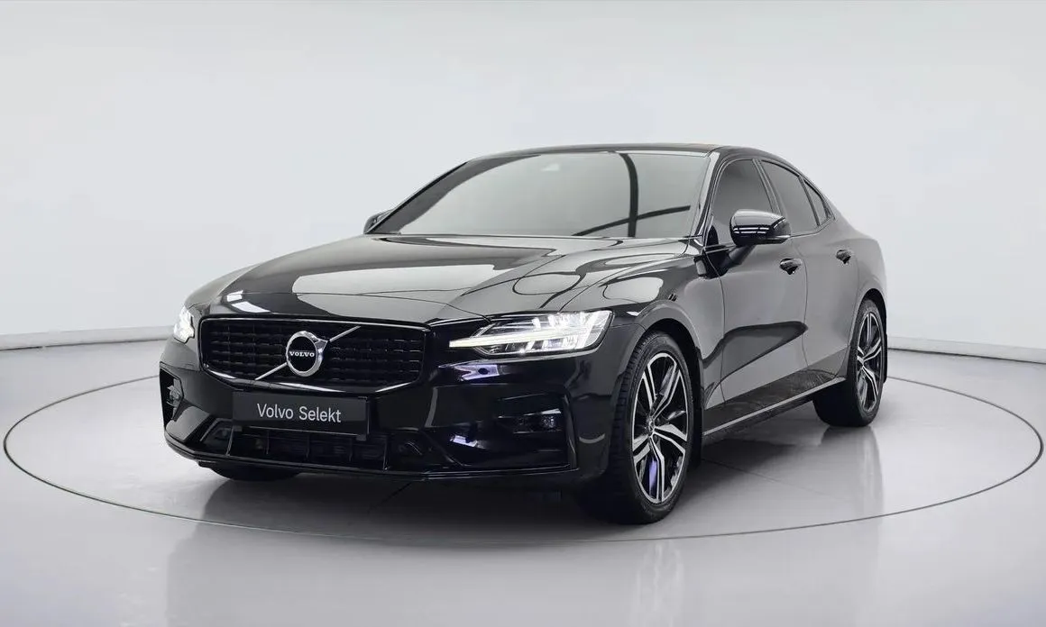 Volvo S60 — фото 1
