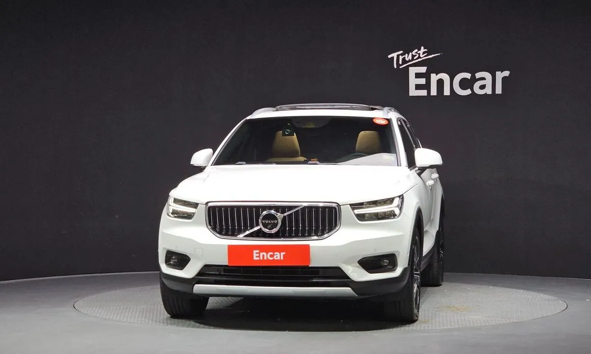 Volvo XC40 — фото 10